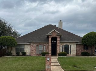500 Hat Creek Dr, Hurst, TX 76054