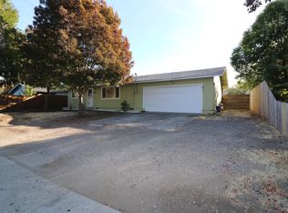 2746 Crater Lake Ave, Medford, OR 97504