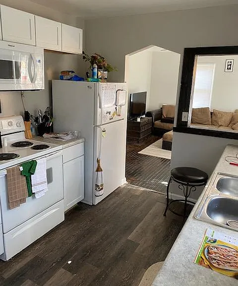 4748 Meredith Ave — Photo 6