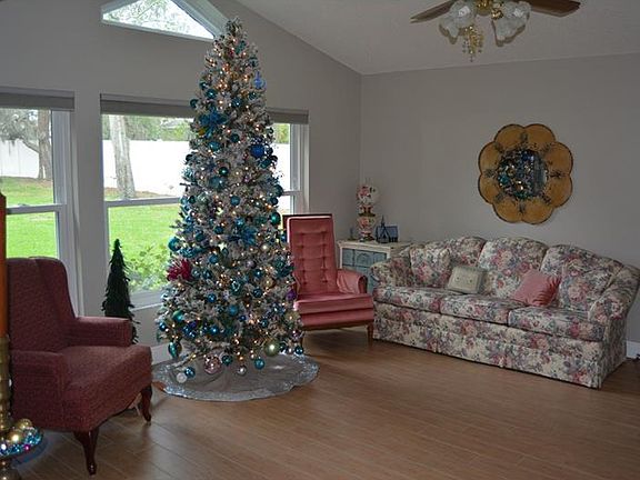 4th image of 209 Dogwood Dr