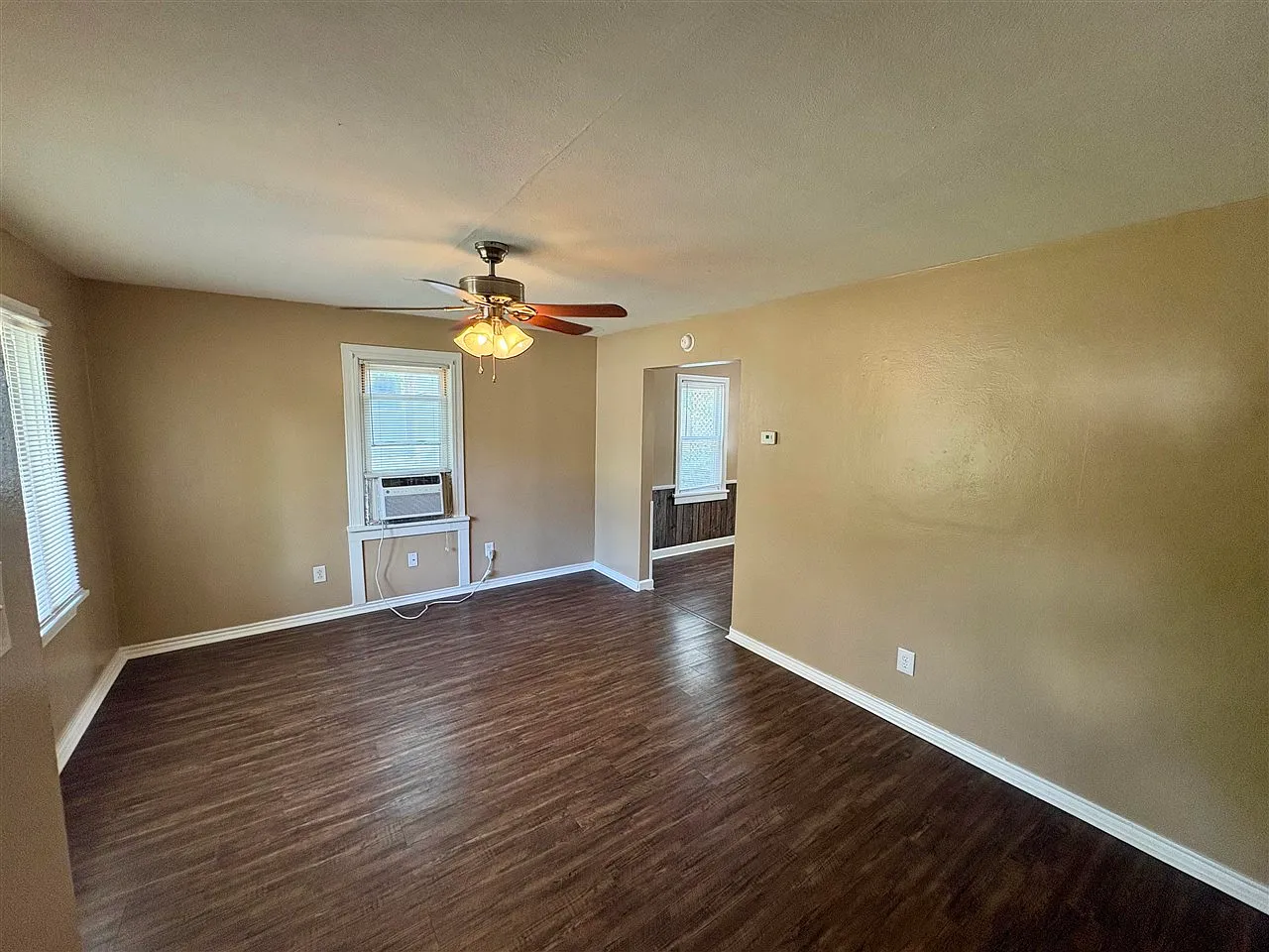 2 bed, 728 sqft, $850 — Photo 2