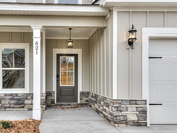 4th image of 621 Grosbeak Lane