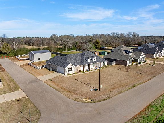 3rd image of 8110 Freestone Dr