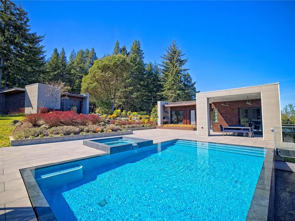136 Wilkie Way, Saltspring Island, BC V8K 2J4