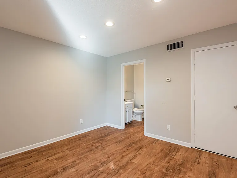 502 Cedartop Ln #B — Photo 5