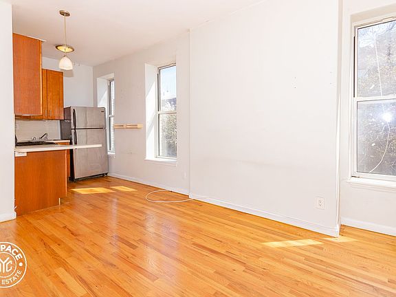 4th image of 523 Throop Ave #S3