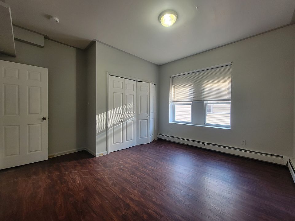 2nd image of 234 6th Ave W #10E