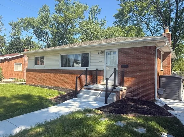 372 Highland Dr, Saline, MI 48176