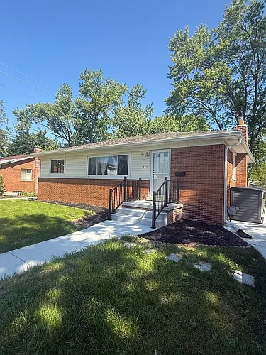 372 Highland Dr Photo 1