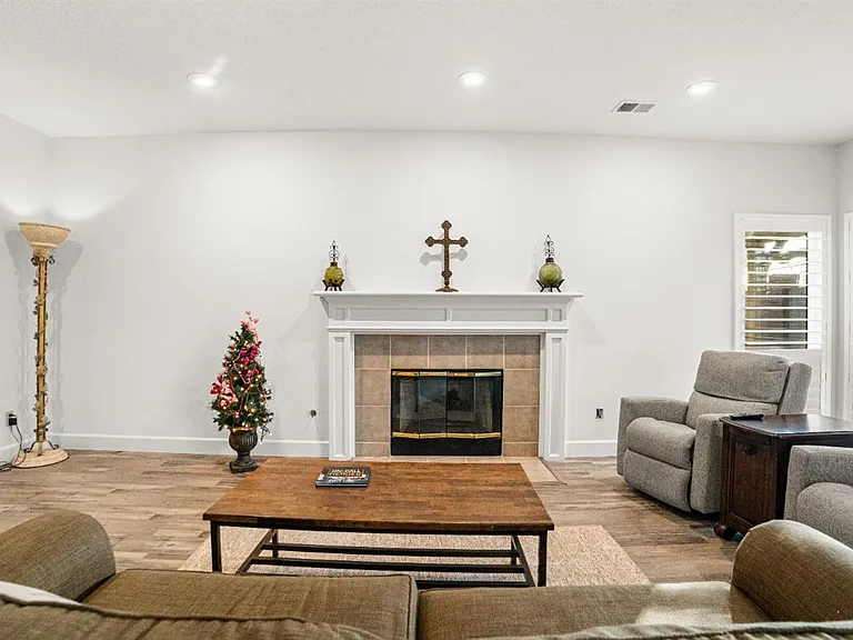 2585 Central Park Dr — Photo 15