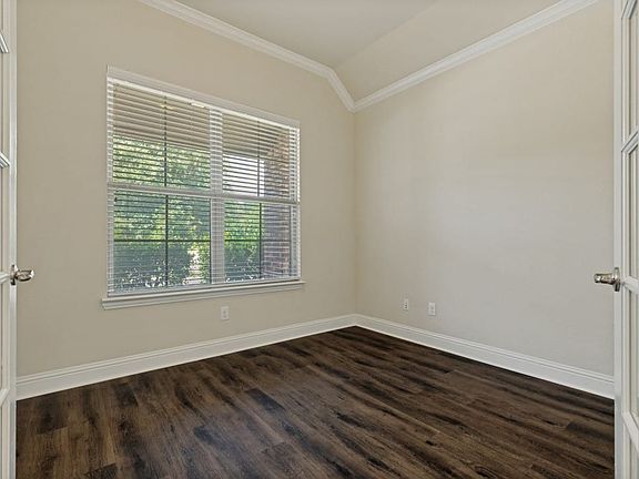 Front Study or second living or another bedroom