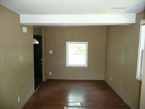 3rd image of 803 N Broadway St