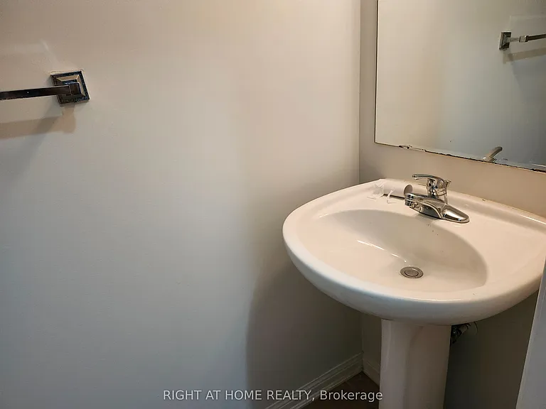 786 Bolingbroke Dr — Photo 37