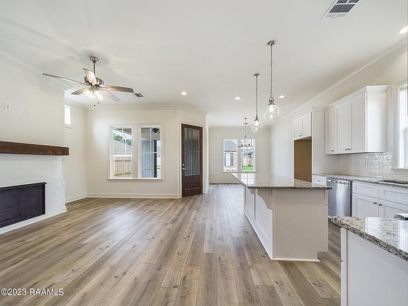 5th image of 613 Bourdette Dr