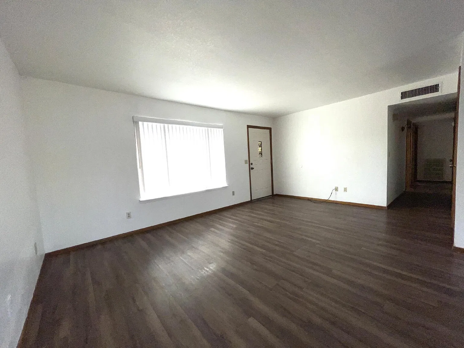 3 bed, 2.0 bath, 1056 sqft, $1,500 — Photo 3