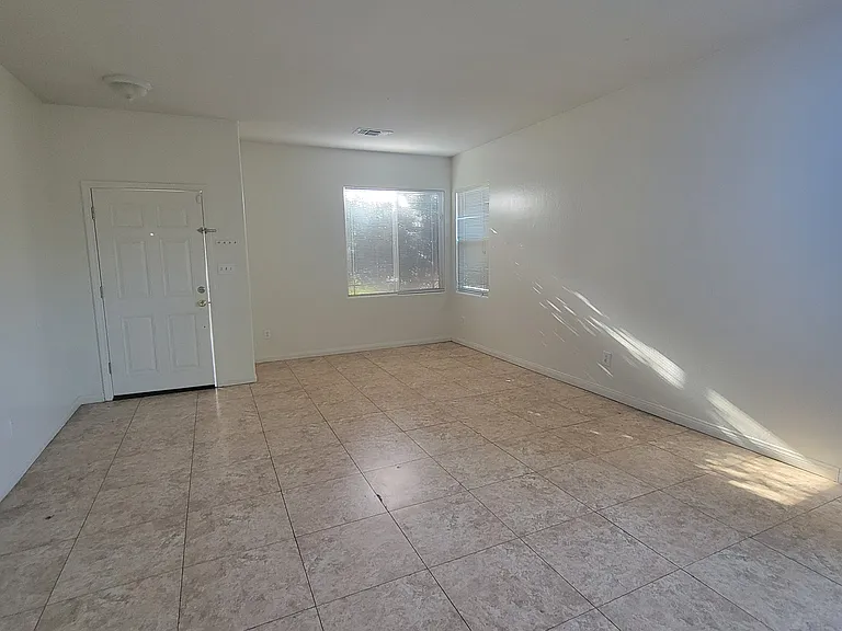 8211 Slider Dr — Photo 3