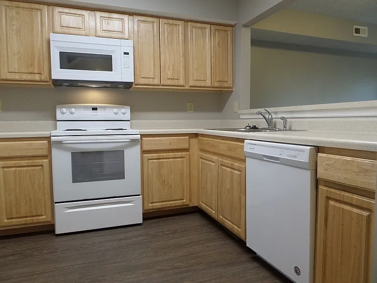 978 Irving Ave #4 — Photo 4