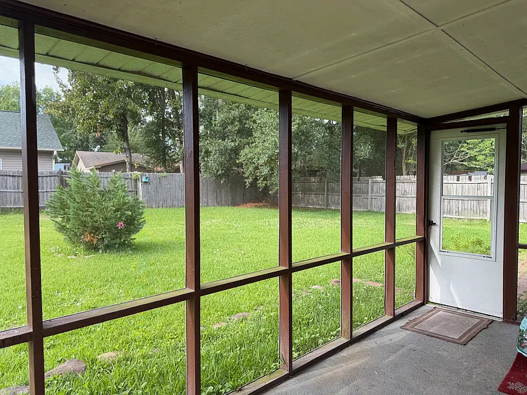 403 Meadowbrook Dr — Photo 16