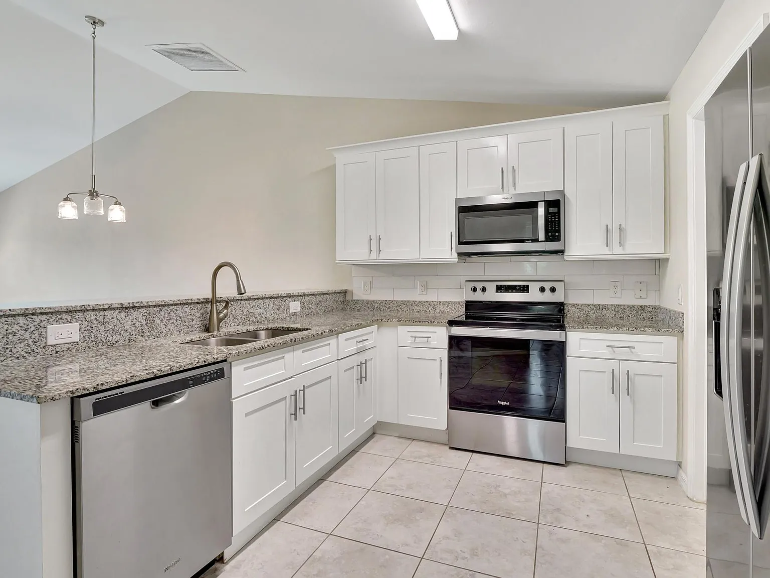 3 bed, 2000 sqft, $1,650 — Photo 4