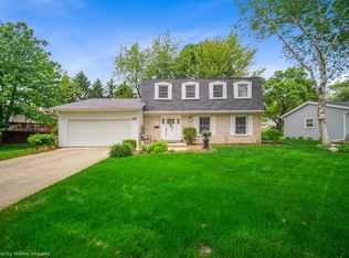 1241 Downing Ct, Wheaton, IL 60189