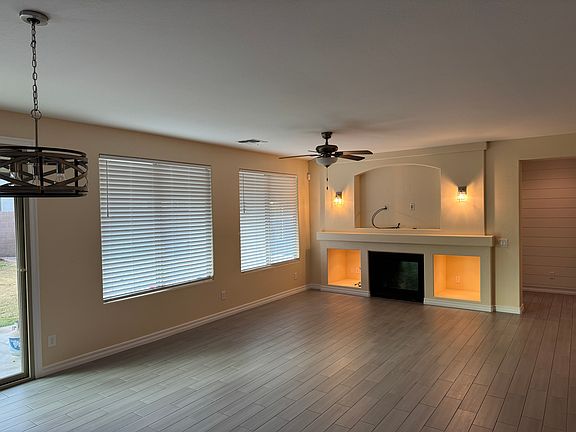 5th image of 2457 E Orleans Dr
