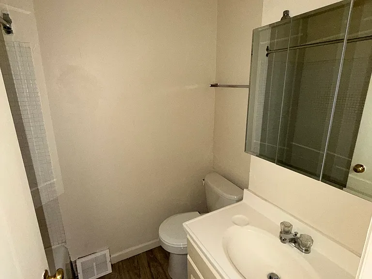 220 Fitzwater St #1F — Photo 5