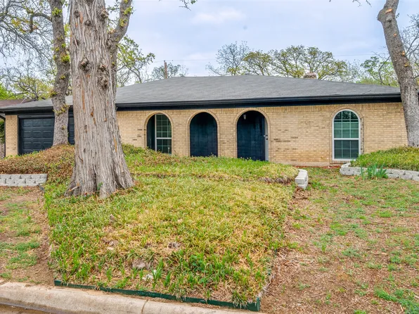 2715 Bent Tree Ln, Arlington, TX 76016