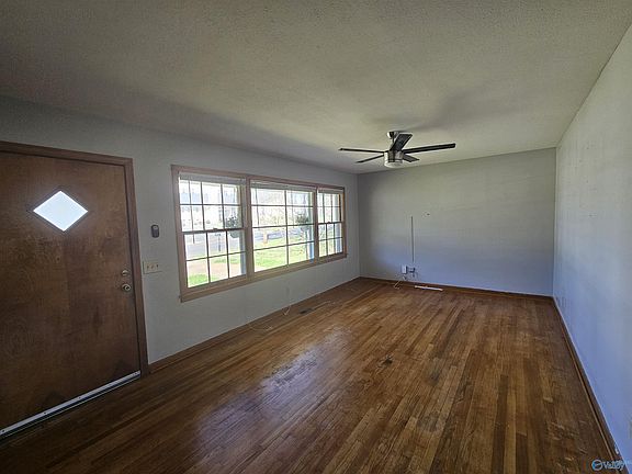 3rd image of 618 Austin Dr NW