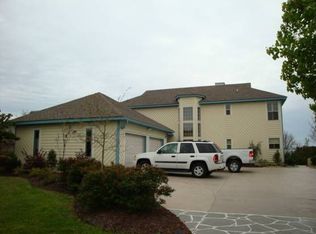 380 Yacht Club Dr, Newport, NC 28570