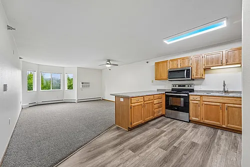 Creekside Commons Apartments Photo 1