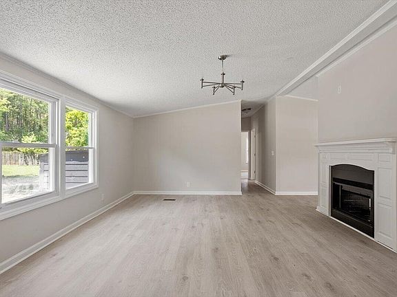 5th image of 3356 Dandelion Ln