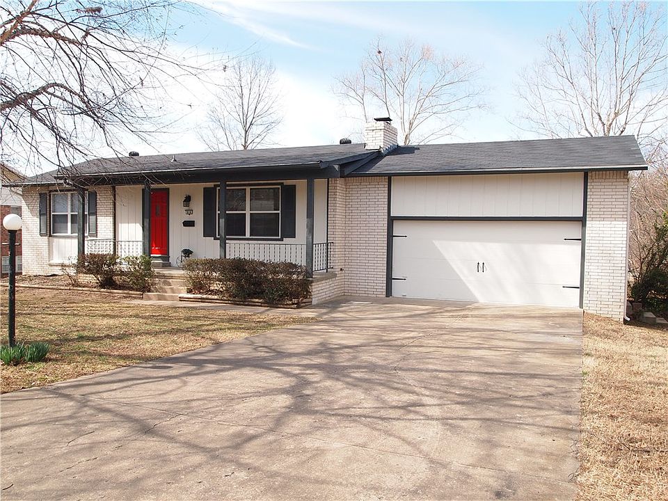1st image of 916 S 15th St