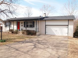 916 S 15th St, Rogers, AR 72758