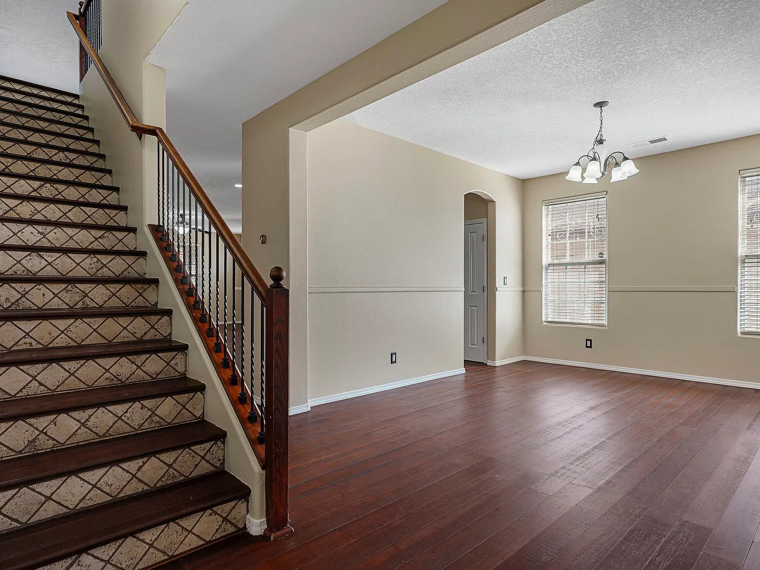 4 bed, 3.5 bath, 3020 sqft, $2,695 — Photo 4