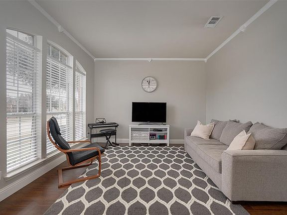 4th image of 5405 Highlands Dr