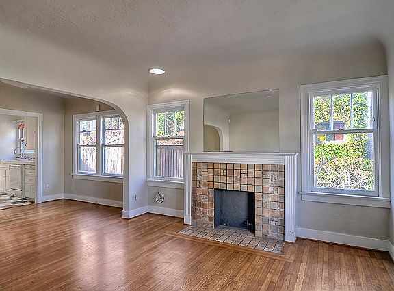 2nd image of 2621 Collier Ave