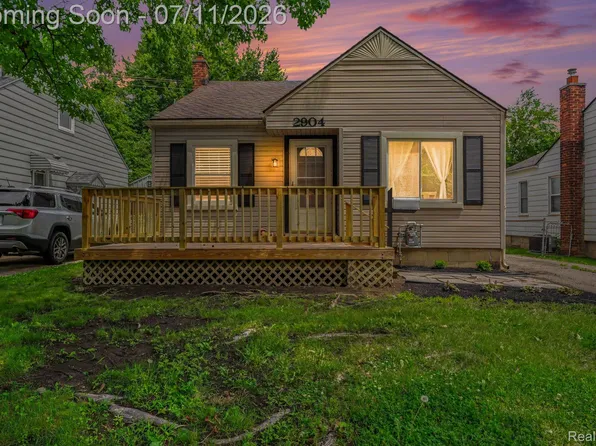 2904 Crooks Rd, Royal Oak, MI 48073