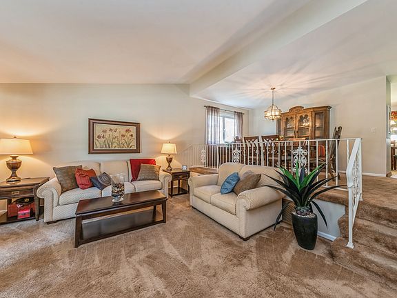4th image of 614 N Greenwood Dr