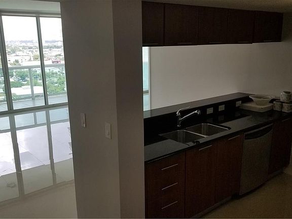3rd image of 1800 N Bayshore Dr APT 1911