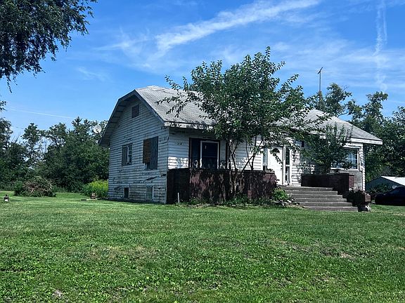 4th image of 211 W 1st St S