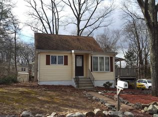 18 Reservoir Rd, Lake Hopatcong, NJ 07849