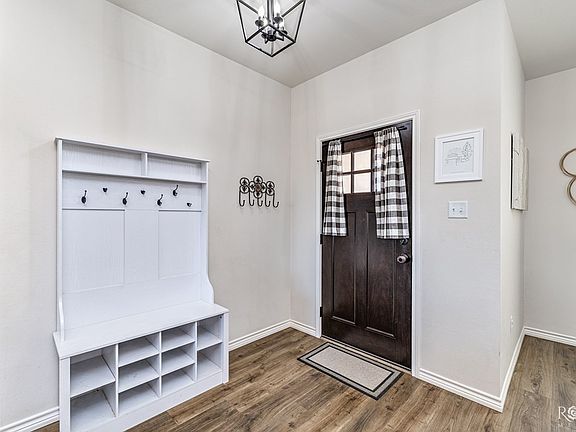 3rd image of 1938 Beaty Rd