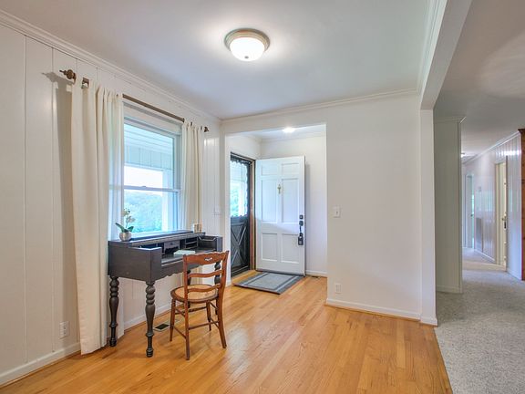 5th image of 107 Cool Springs Ct