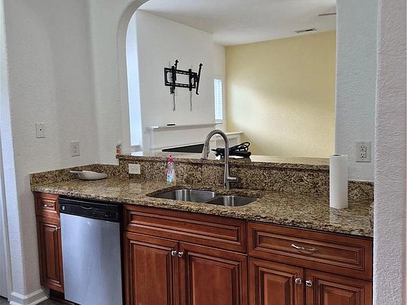 5th image of 1723 Fisher Ave