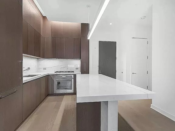 2nd image of 77 Charlton St APT N2d