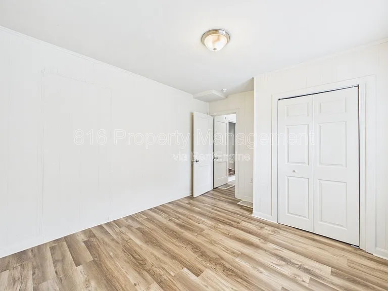 5100 Brooklyn Ave — Photo 17