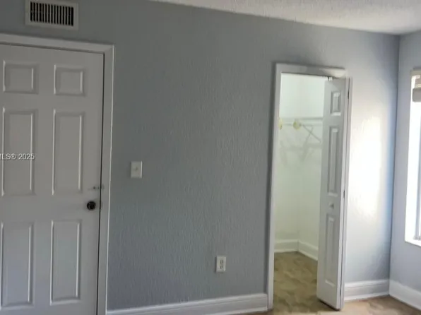 575 W 69th St APT 208, Hialeah, FL 33014