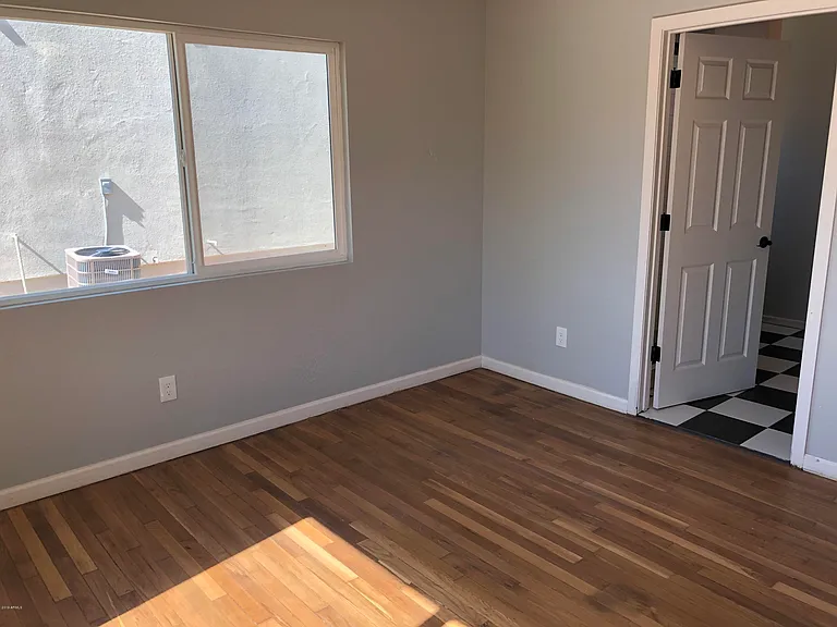 725 E Moreland St — Photo 17