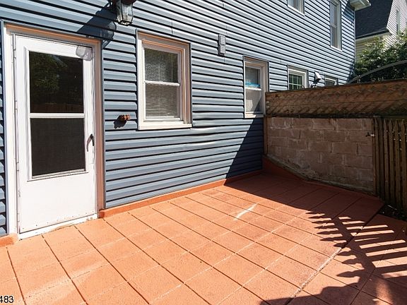 5th image of 19 Brookside Ave