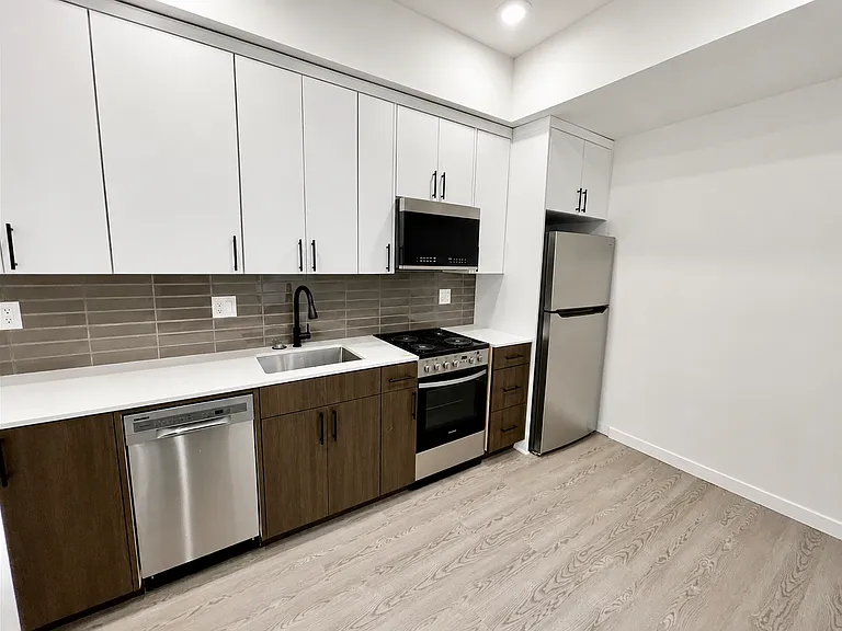 **4 Weeks Free Rent Upon Move In** | New Construction - Minutes From Downtown Pdx — Photo 3
